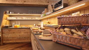Free daily buffet breakfast