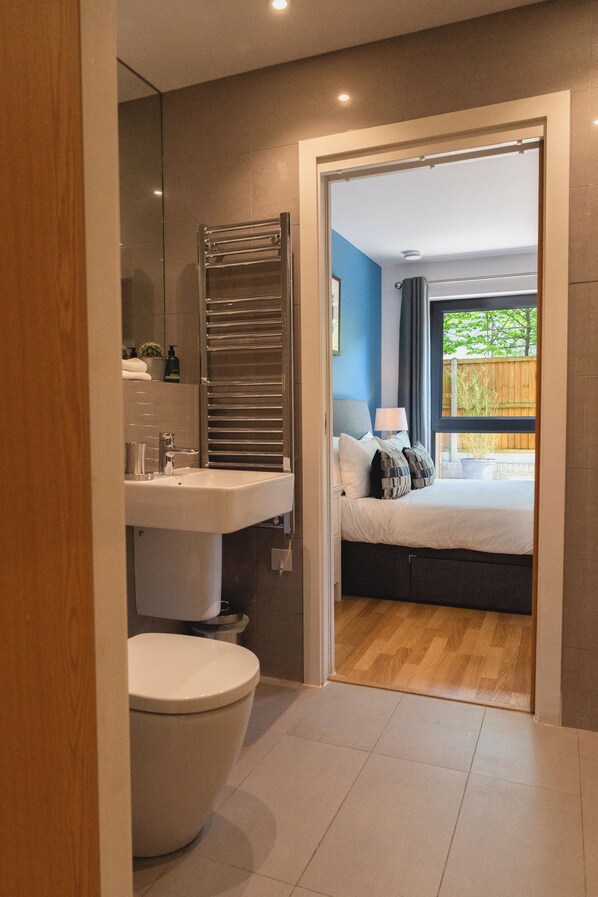 Executive Apartment, 1 Bedroom, Balcony | Bathroom | Shower, designer toiletries, hair dryer, towels - Your Space Apartments - Eden House (Cambridge)