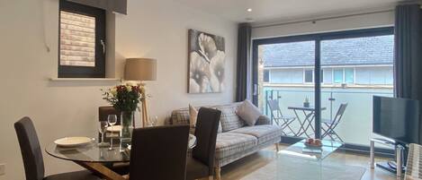 Executive Apartment, 1 Bedroom, Balcony | Living area