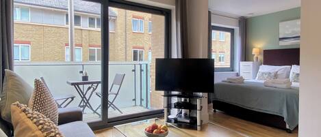 Appartamento Executive, 1 camera da letto, balcone | Area soggiorno | Smart TV 43 pollici con canali digitali, Netflix, servizi in streaming