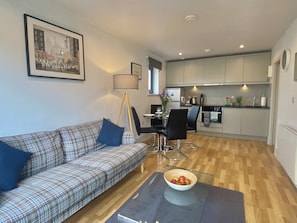 Appartement Exécutif, 1 chambre, balcon | Coin séjour