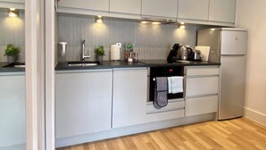 Executive Apartment, 1 Bedroom, Balcony | Private kitchen