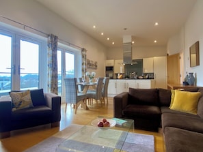 Luxury Penthouse, 2 Bedrooms, Balcony | Living area
