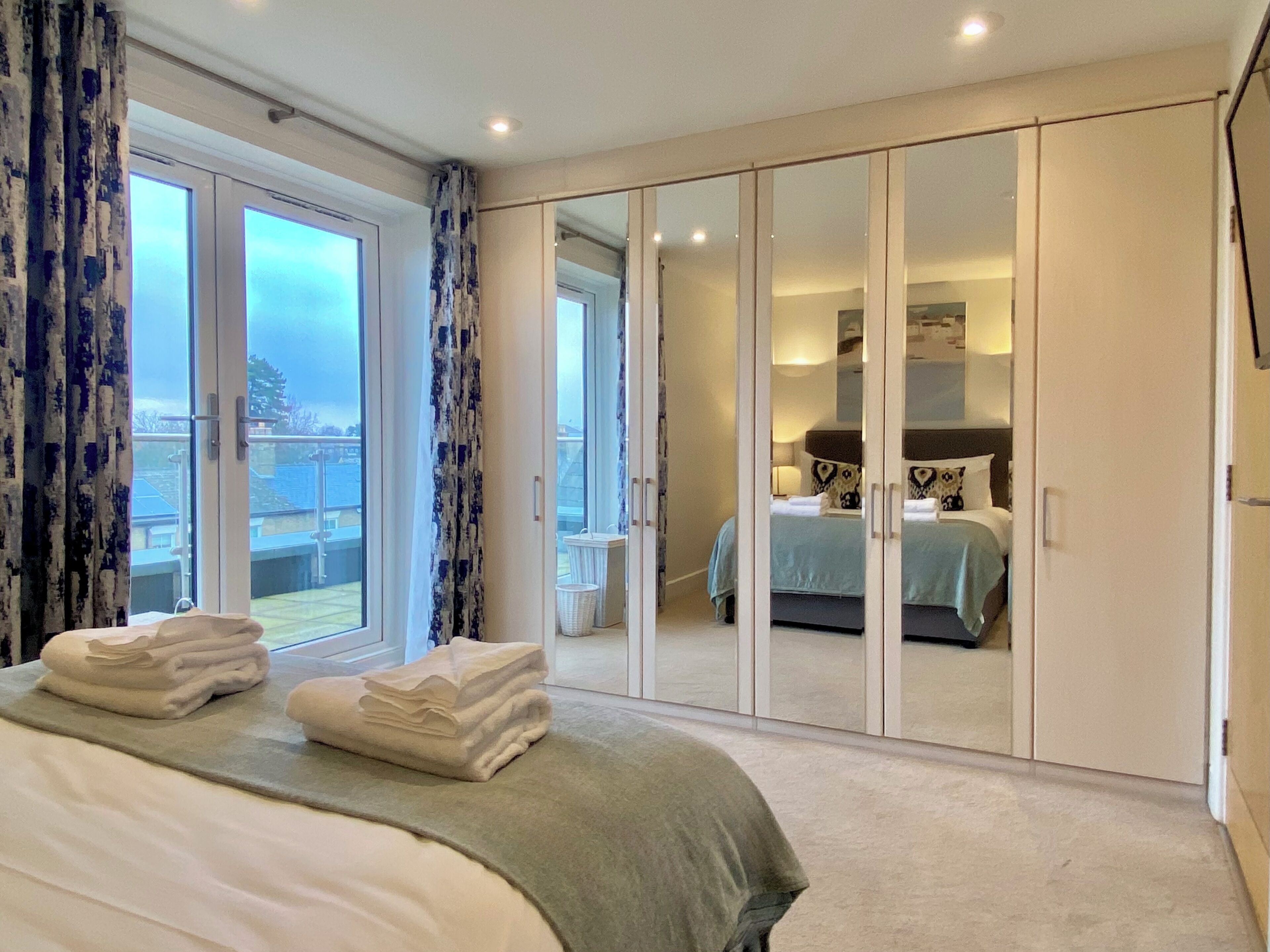 Luxury Penthouse, 2 Bedrooms, Balcony | Egyptian cotton sheets, premium bedding, pillow-top beds