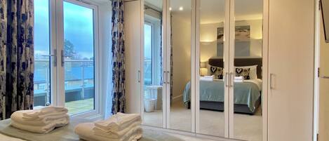 Luxury Penthouse, 2 Bedrooms, Balcony | Egyptian cotton sheets, premium bedding, pillow-top beds