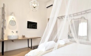 Dobbelt- eller tomannsrom – elite, 1 queensize-seng, privat bad, byutsikt | Sengetøy av topp kvalitet, dundyner, skrivebord og barnesenger