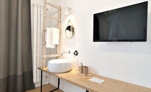 Elite Double or Twin Room, 1 Queen Bed, Private Bathroom, City View | Premium bedding, down duvets, desk, cots/infant beds - Lo spazio di Mima (Noto)