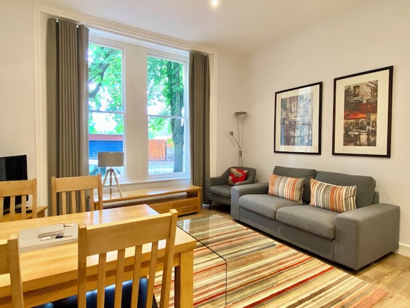 Living area - Your Space Apartments - Jubilee House (Cambridge)