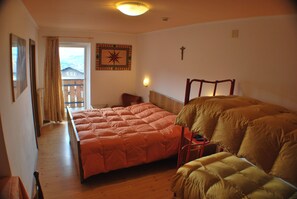 Quadruple Room, Balcony | Desk, blackout curtains, cots/infant beds, rollaway beds - Albergo Lucia (Tesero)