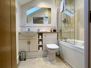 Duplex, 2 Bedrooms, 2 Bathrooms | Bathroom | Combined shower/tub, designer toiletries, hair dryer, towels