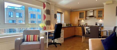 Superior-huoneisto, 2 makuuhuonetta, oma kylpyhuone | Oleskelualue | Älytelevisio, Netflix, suoratoistopalvelut