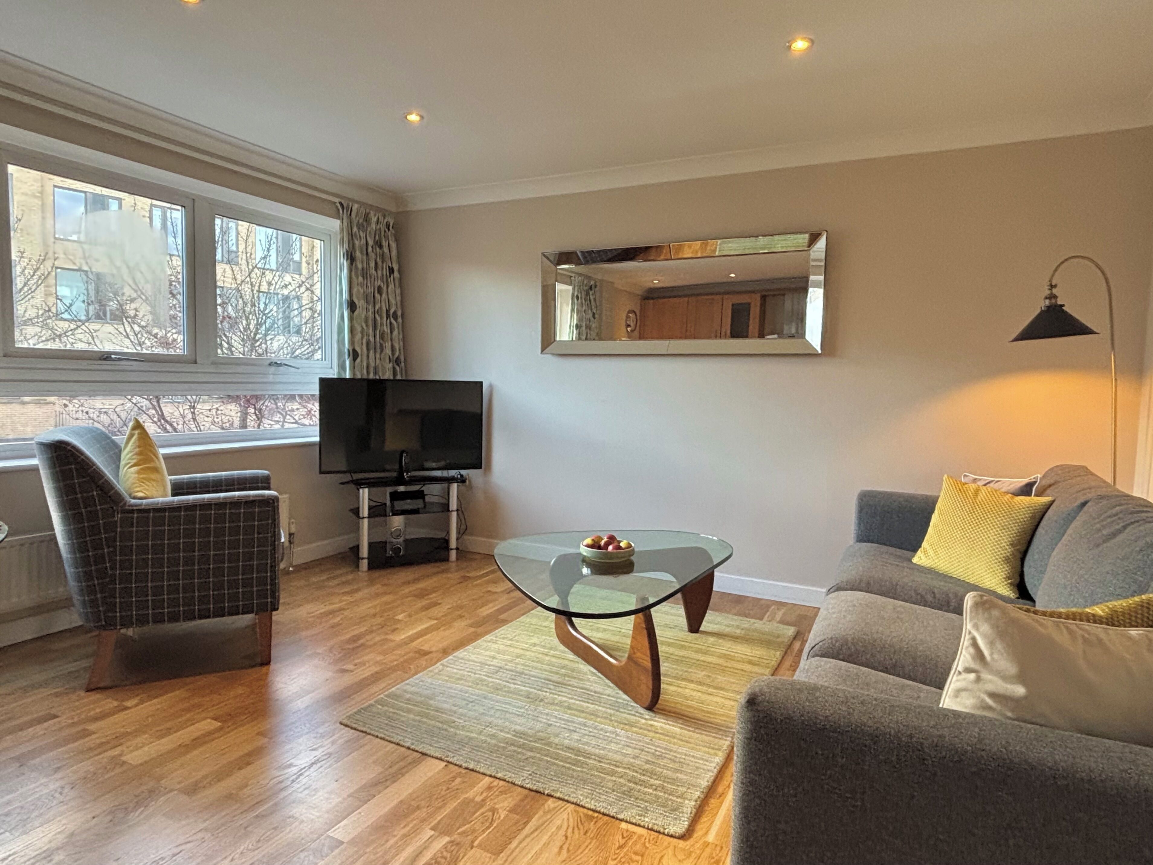 Appartamento Superior, 2 camere da letto, bagno privato | Area soggiorno | Smart TV 43 pollici con canali digitali, Netflix, servizi in streaming