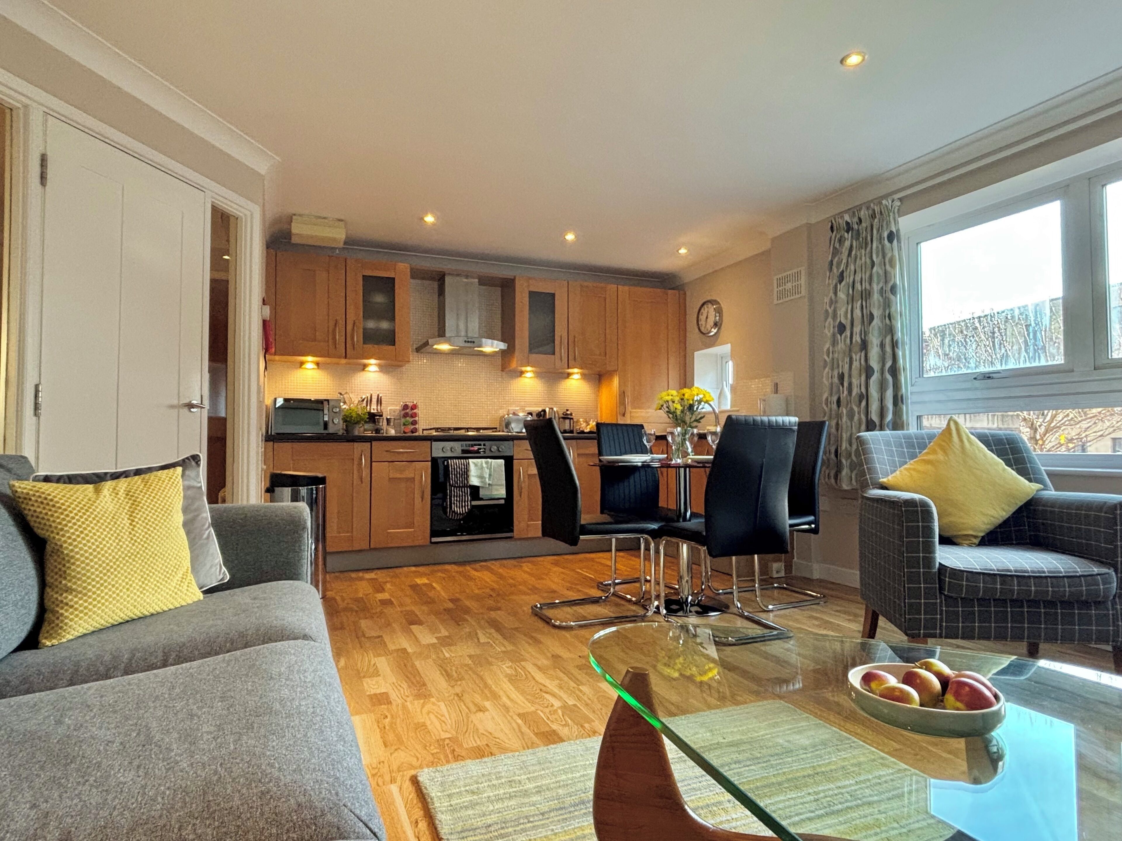 Superior Apartment, 2 Bedrooms, Private Bathroom | Living area