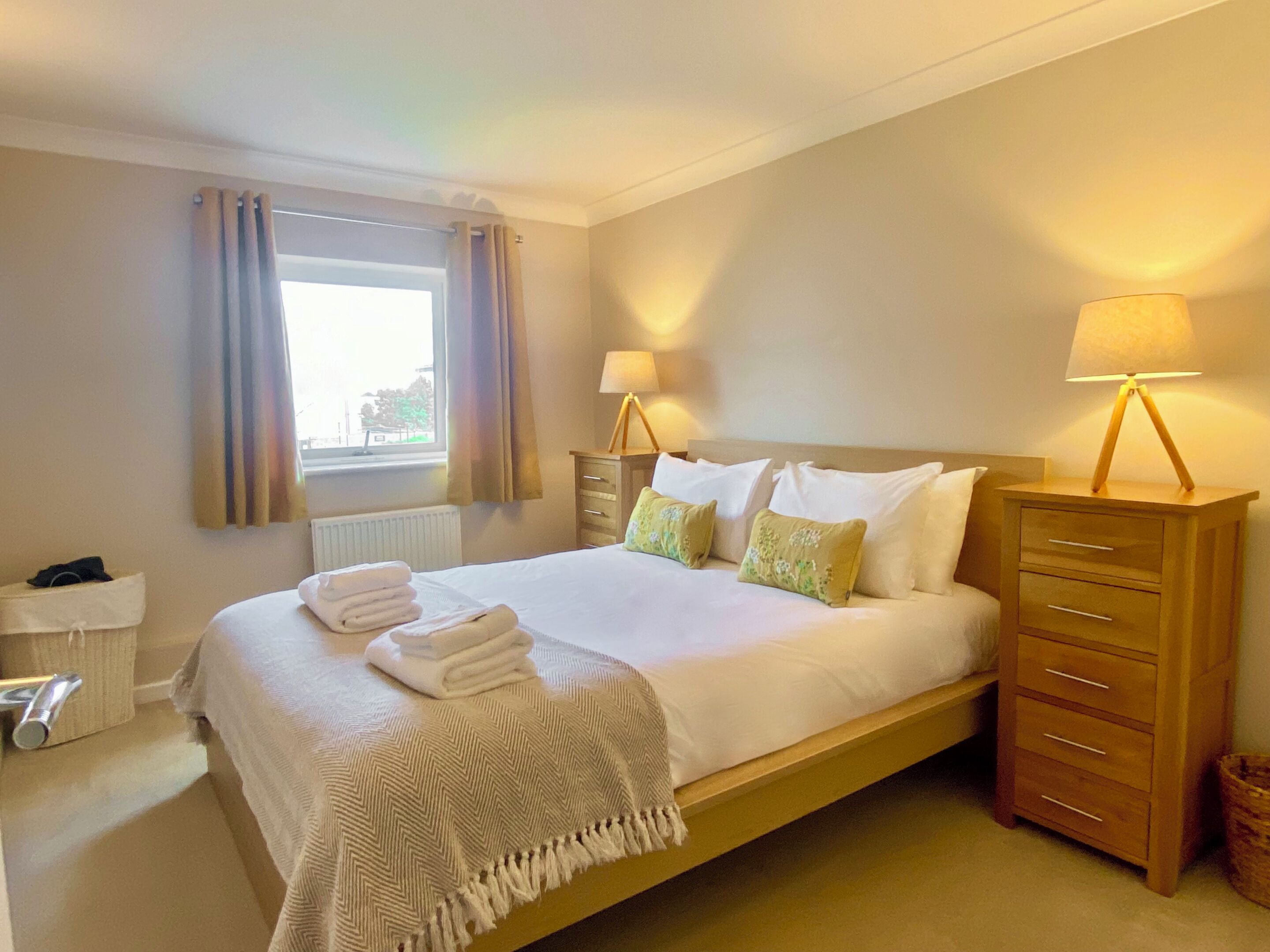 2 bedrooms, Egyptian cotton sheets, premium bedding, pillow-top beds