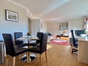 Superior Apartment, 2 Bedrooms, Private Bathroom | Dining room - Your Space Apartments - Market Rise (Cambridge)