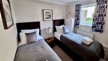 Superior Apartment, 2 Bedrooms, Private Bathroom | 2 bedrooms, Egyptian cotton sheets, premium bedding, pillowtop beds