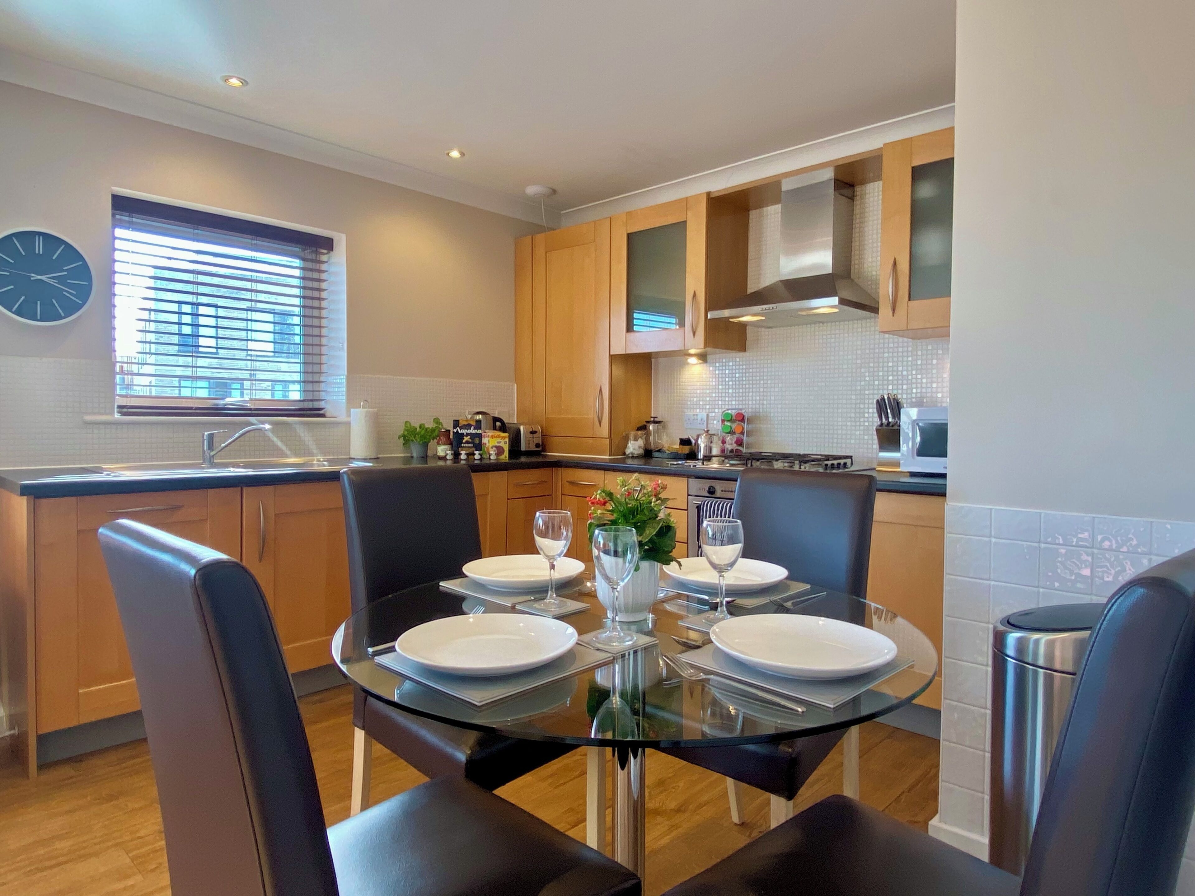 Superior Apartment, 2 Bedrooms, Private Bathroom | Dining room
