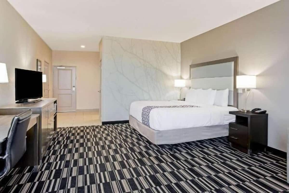 Premium bedding, pillowtop beds, desk, iron/ironing board