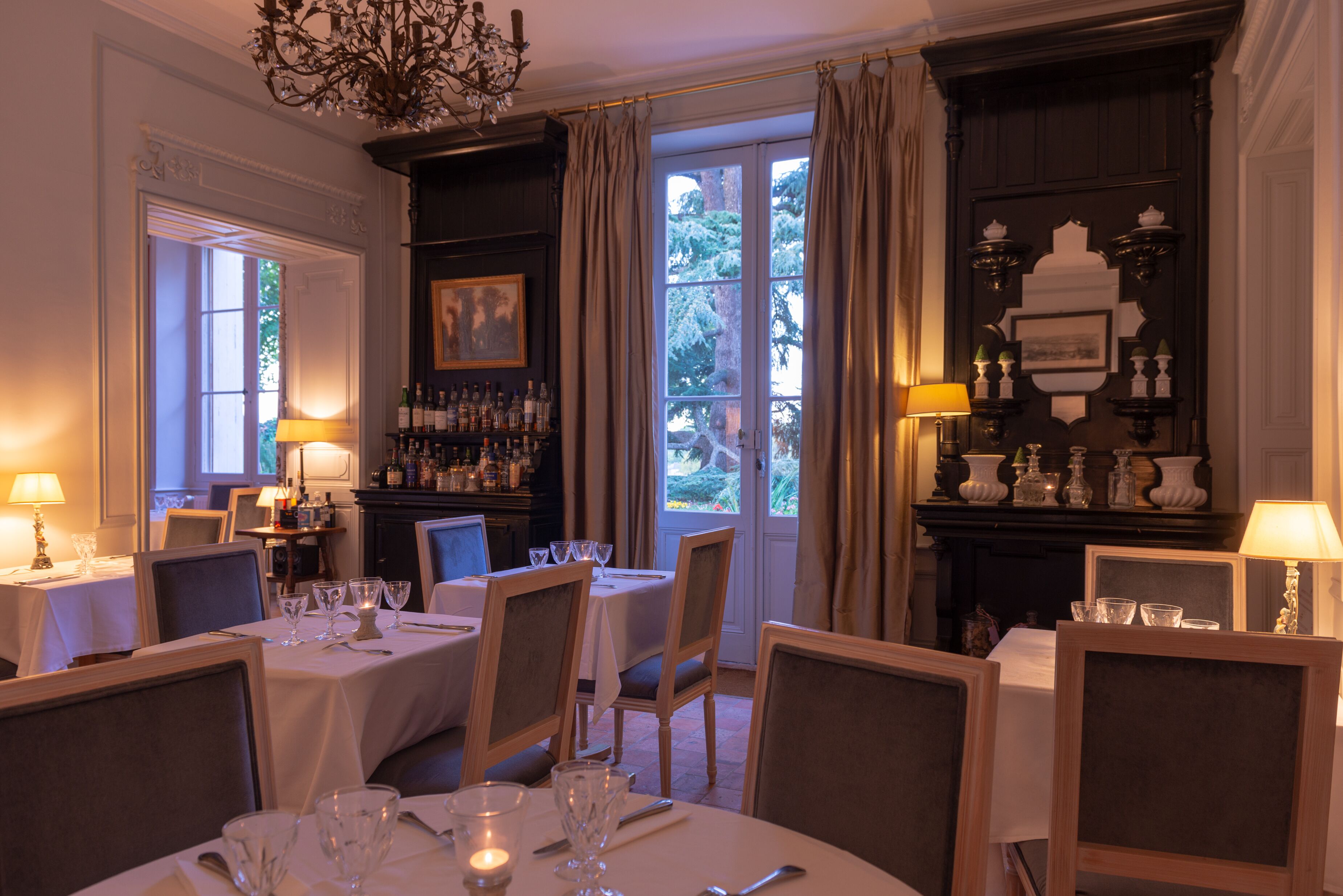 lunch and dinner served, garden views