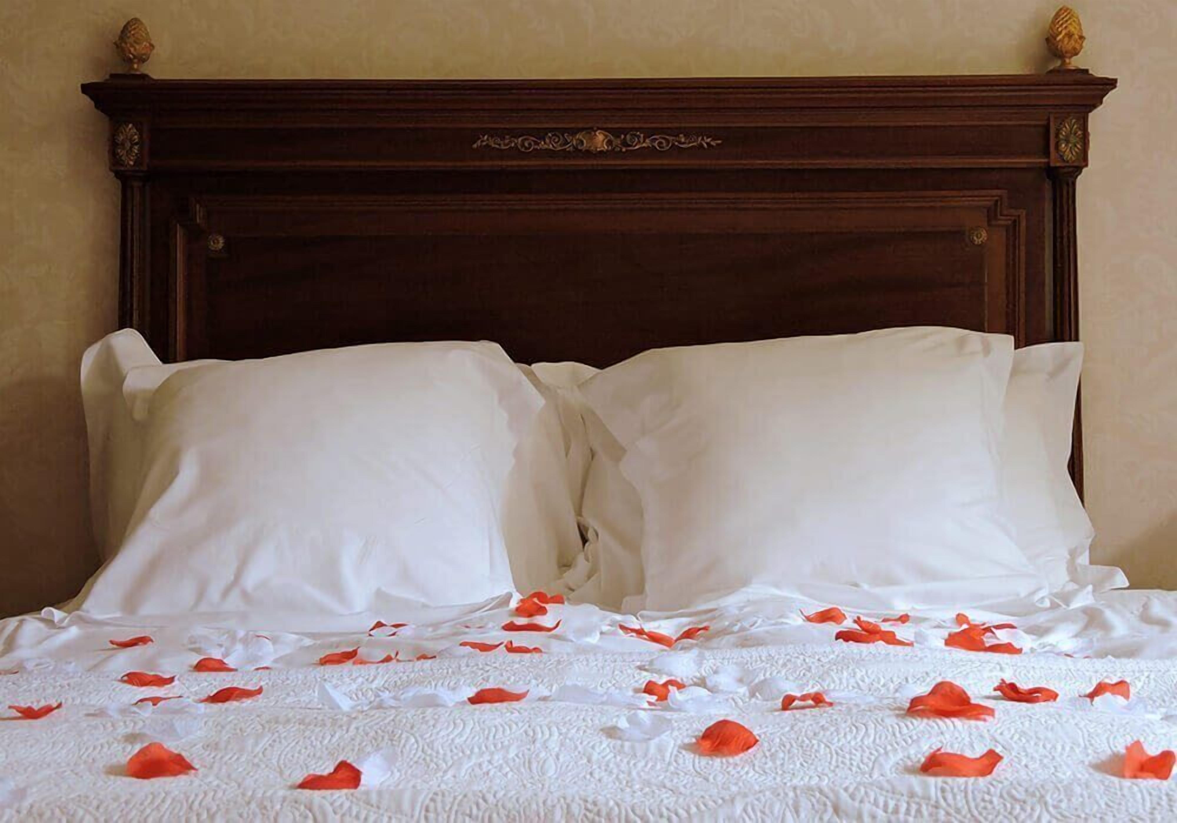 premium bedding, in-room safe, desk, soundproofing