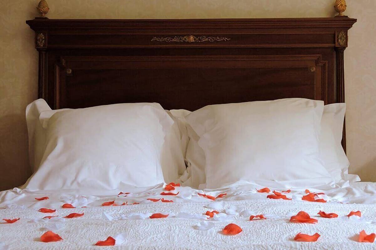 premium bedding, in-room safe, desk, soundproofing