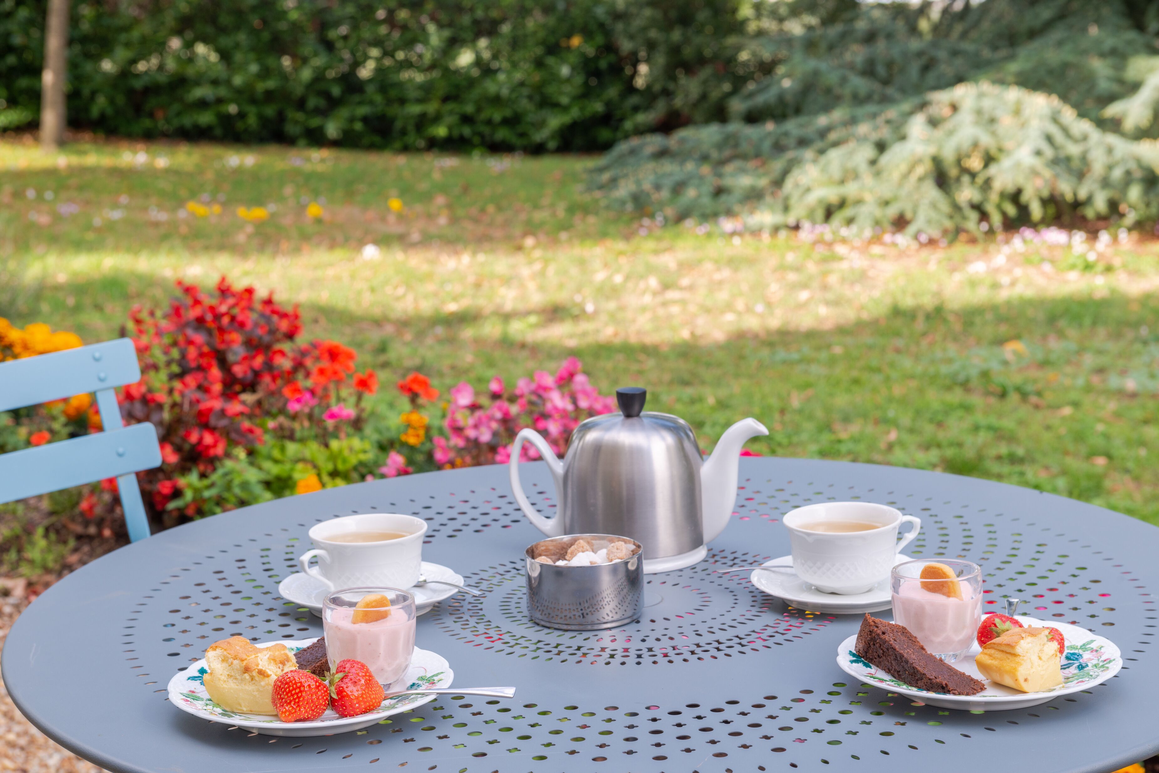 daily buffet breakfast (eur 16 per person)