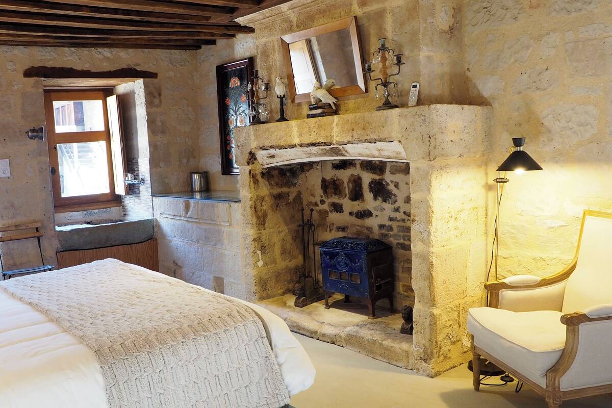 double room (insolite) | premium bedding, in-room safe, desk, soundproofing