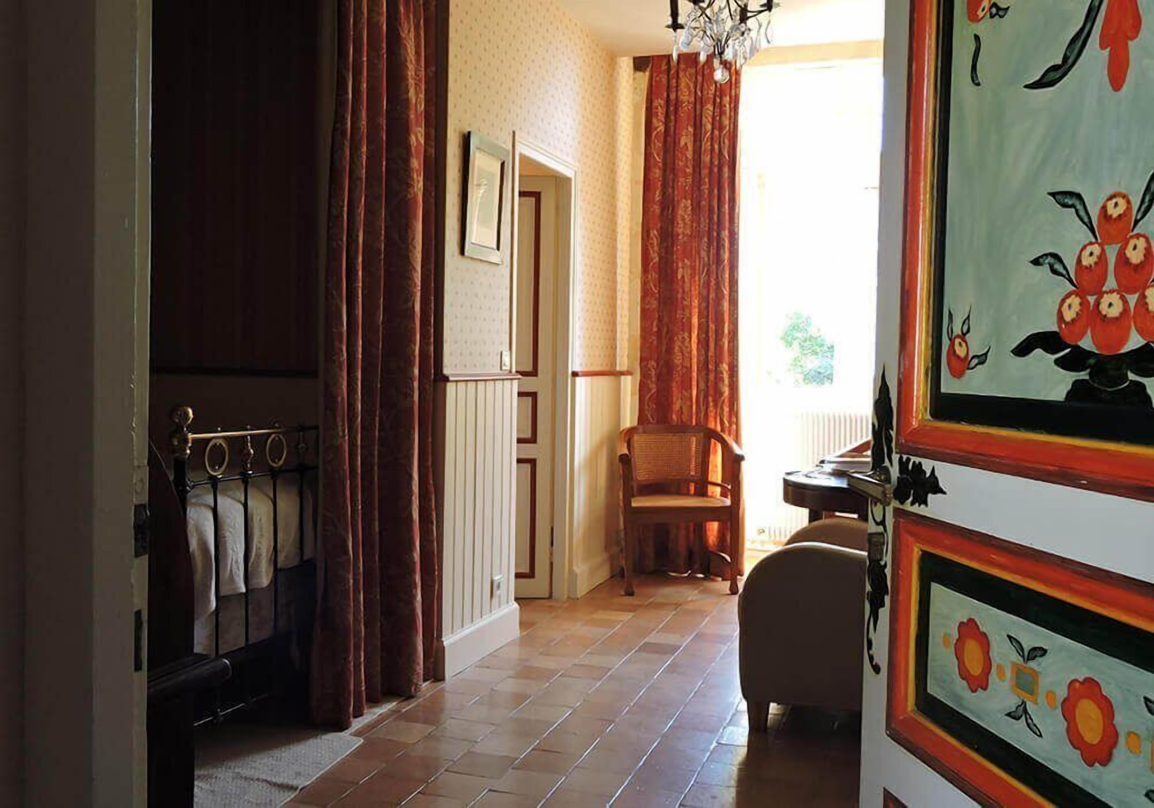 premium bedding, in-room safe, desk, soundproofing