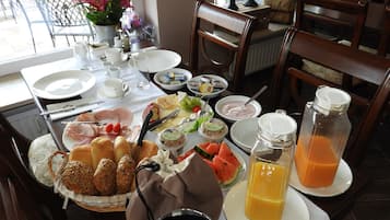 Tägliches Frühstücksbuffet gegen Gebühr
