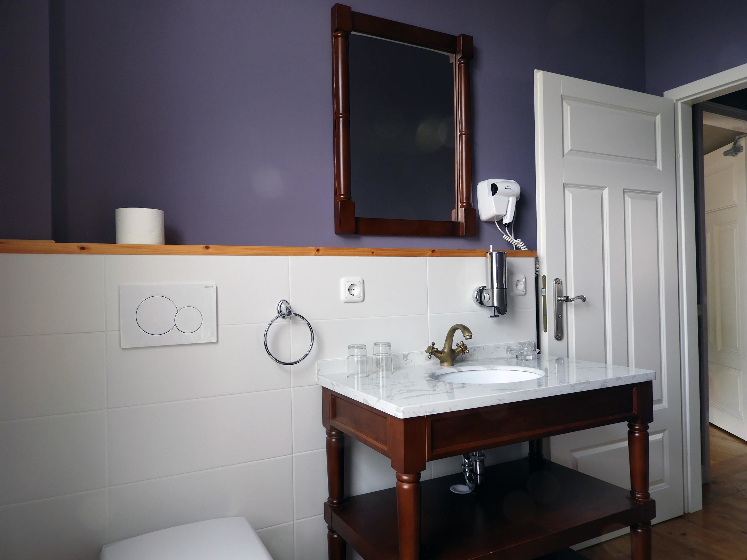 autumn suite | bathroom | shower, free toiletries, hair dryer, slippers