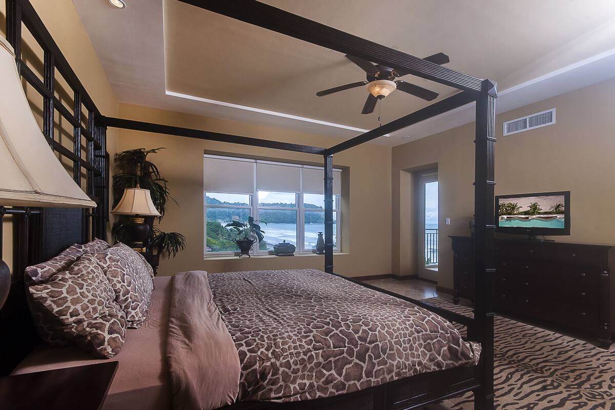 Condo Deluxe, 3 habitaciones, vista al océano, frente al mar | 1 habitación y ropa de cama de alta calidad 
