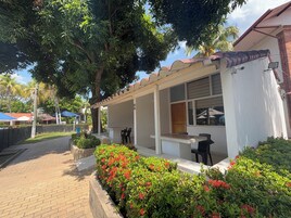 Frigobar, cofres nos quartos, cortinas blackout, Wi-Fi de cortesia