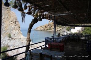 Outdoor dining - Psaros Melinta (Lesvos)