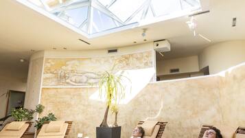 Sauna seca, banheira de hidromassagem, banho turco/hammam
