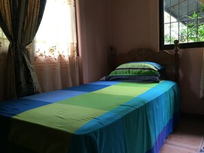 1 Schlafzimmer, individuell eingerichtet, Verdunkelungsvorhänge