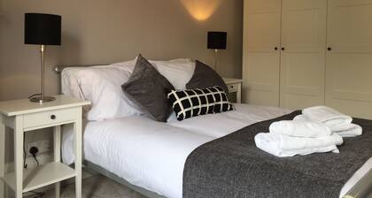 Great Location 2 Bed West End Flat
