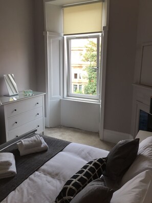 Apartemen, 2 kamar tidur | 1 kamar tidur, seprai premium, dan didekorasi berbeda-beda