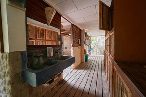 Standard Shared Dormitory, Mixed Dorm, Shared Bathroom, Beachfront | Bathroom - Playa 506 Beachfront Hostel (Cahuita)
