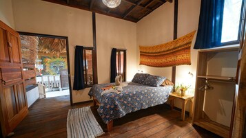 Decoración personalizada, wifi gratis y ropa de cama