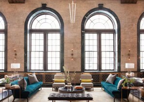 2 bars/lounges, rooftop bar - Noelle (Nashville)