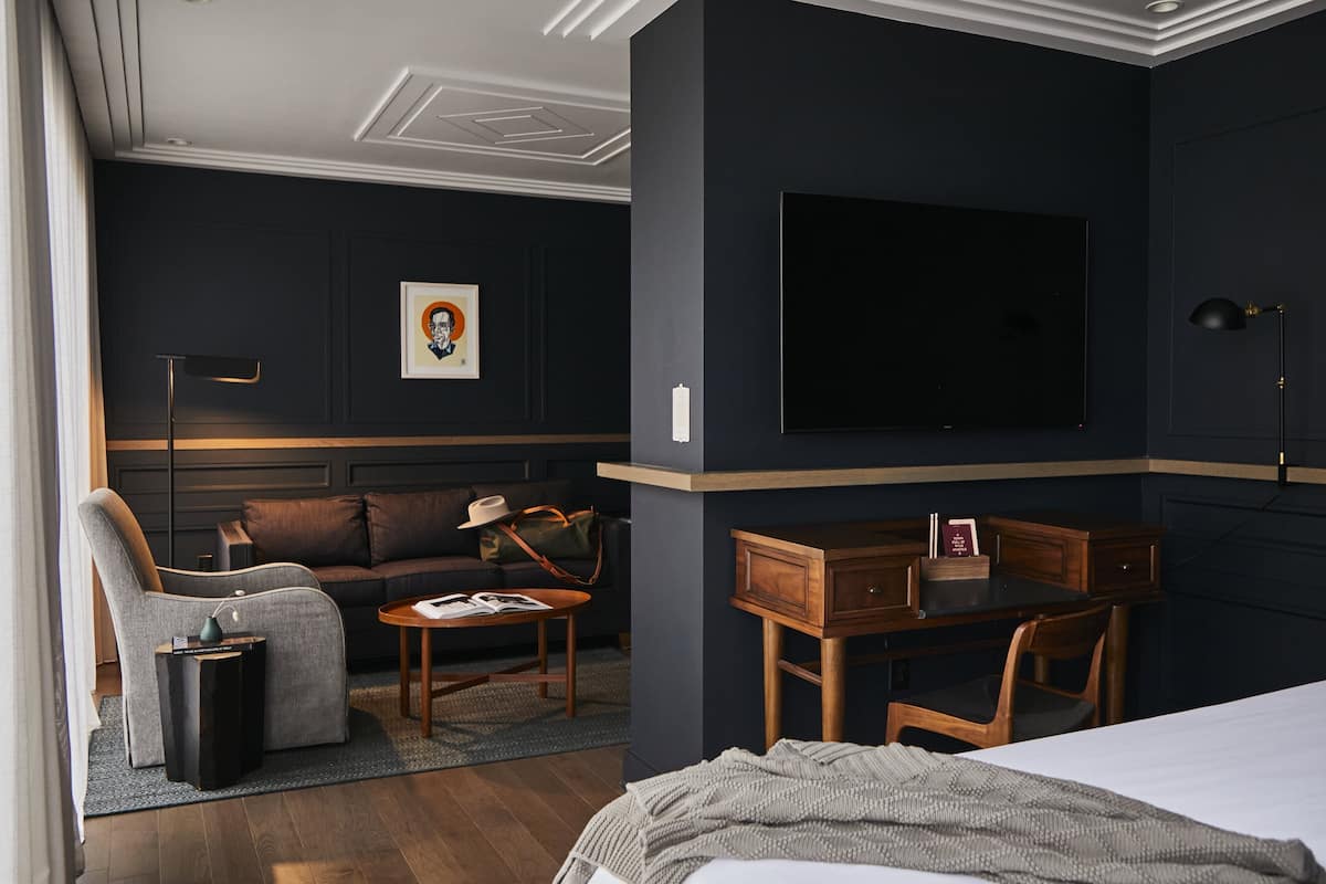 Premium bedding, in-room safe, desk, blackout curtains