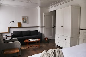 Premium bedding, in-room safe, desk, blackout curtains