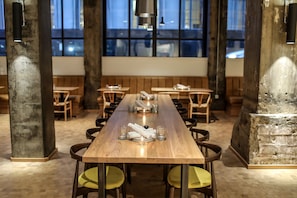 3 restaurants; breakfast, lunch, and dinner served