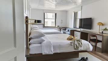 Roupas de cama premium, cofres nos quartos, escrivaninha