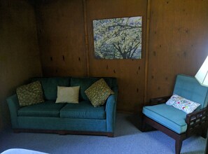 Standard Suite, 1 Queen Bed with Sofa bed, Garden View | Living room - Sugar Creek Retreat (Garfield)