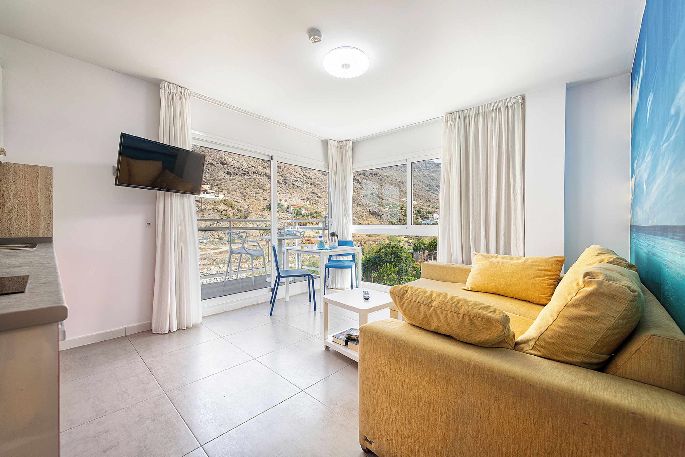 Appartamento Superior, vista piscina | Biancheria da letto di alta qualità, copriletto in piuma