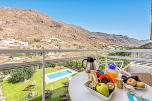 Superior Apartment, Pool View | In-room dining - Sol Mogan Suites (Mogan)