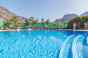 屋外プール、サンラウンジャー