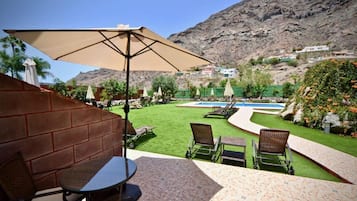 Appartement, terras, uitzicht op zwembad | Terras