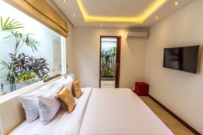 Villa Familiale, 3 chambres, non-fumeurs, vue piscine | 3 chambres, minibar, coffres-forts dans les chambres, bureau